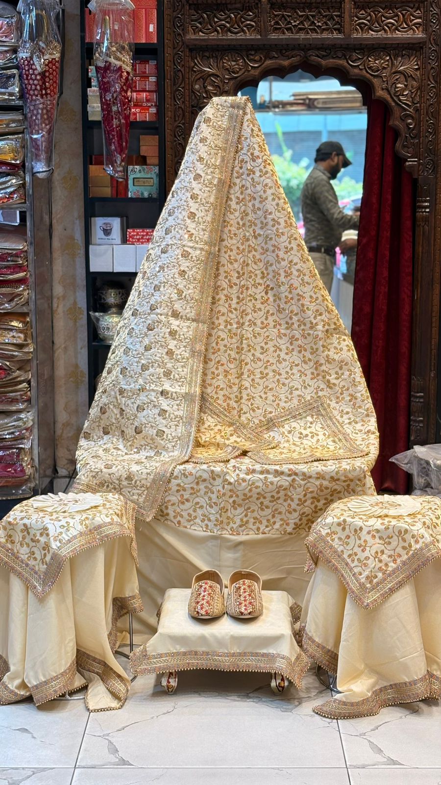 Grace in Every Thread 🤍✨ A luxurious ivory Guru Ji Chola Set adorned with intricate golden embroidery — crafted to reflect purity, devotion, and timeless elegance by Rajesh Collections.